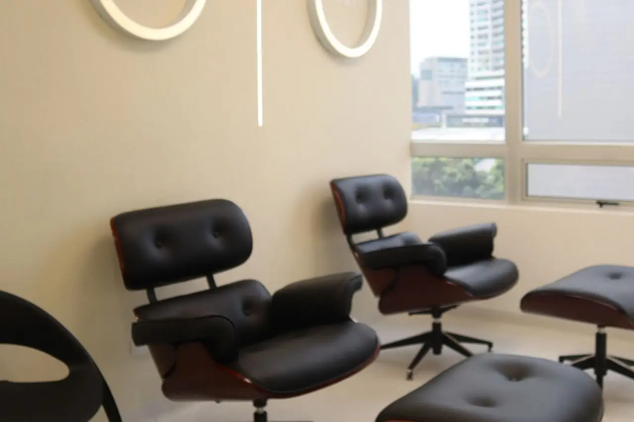 Dharma Hair clinic entrance, Oviedo Medical Tower, Medellín