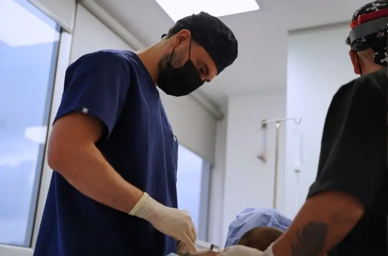 Tratamiento en MEdellín para la caída del cabello después del embarazo - Dharma hair