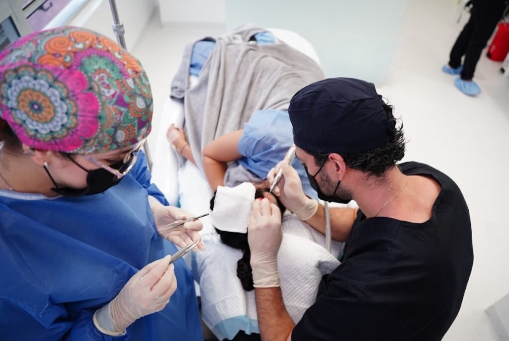 Paso a paso de un implante capilar-Dharma Hair