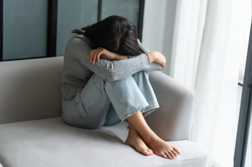 Causas de la caída del cabello en mujeres-Dharma Hair Medellín