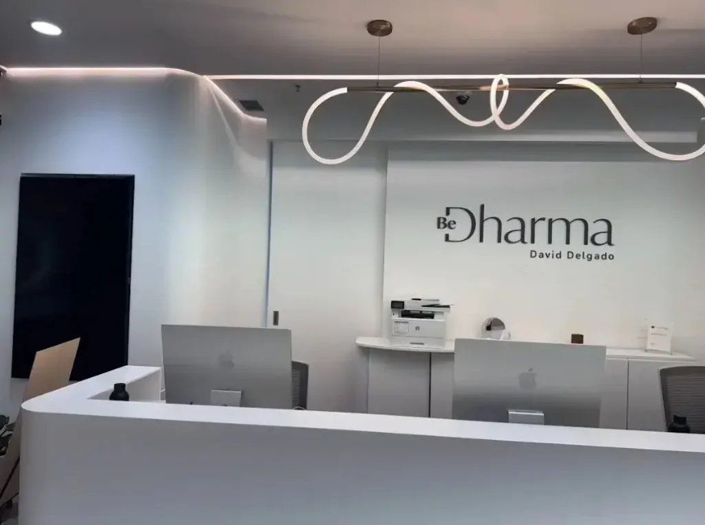 Clínicas para implante capilar en Colombia-Dharma Hair- Implante capilar